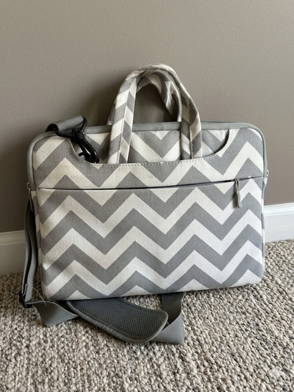 Laptop Bag Grey Chevron Print Multiple Pockets Safety Lining